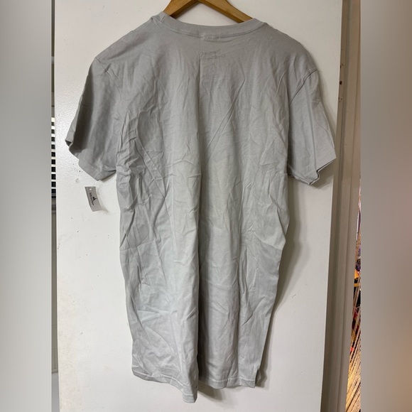 NWT Walt Disney World Gray T-Shirt - Picture 5 of 6